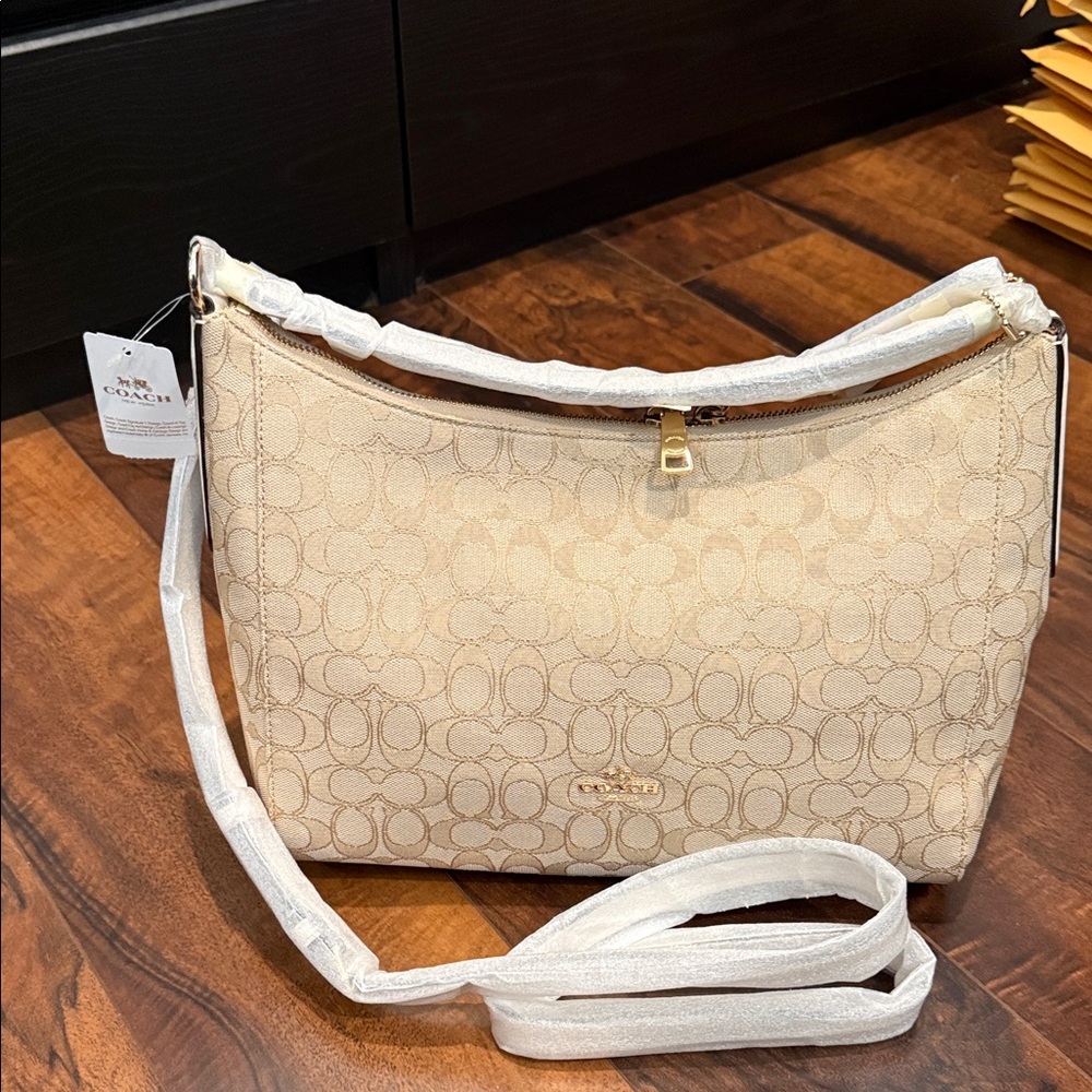NWT Coach F58284 Chalk Signature Jacquard Hobo with Gold Hardware -white strap - Picture 1 of 8